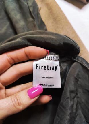 Firetrap платье хаки с белыми цветами вышивкой новое прямое трапеция с открытыми плечами5 фото