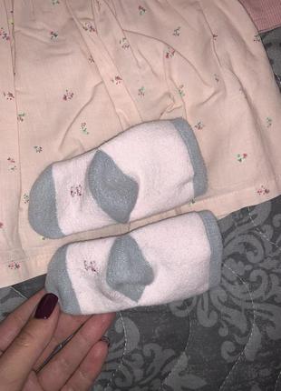 Платье нарядное на 3-6 месяцев носочки махровые в подарок3 фото