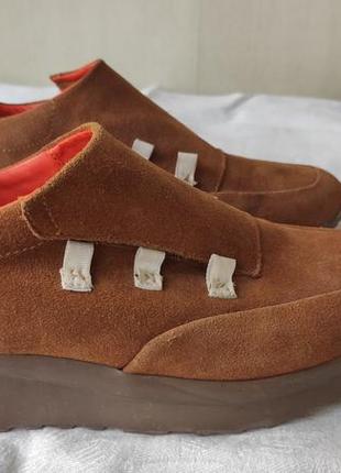 Кроссовки замшевые