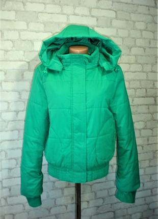 Короткая демисезонная куртка с объемным капюшоном "forever "