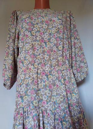 Вискозное серое винтажное платье в мелкий цветочный принт (размер 40)6 фото