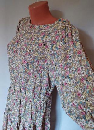 Вискозное серое винтажное платье в мелкий цветочный принт (размер 40)9 фото