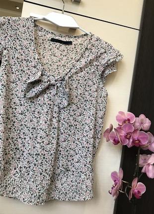 Нежная блузочка zara с бантиком и в милый цветочный принт1 фото