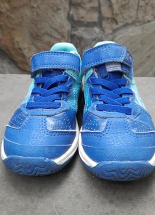 Дитячі кросівки decathlon.