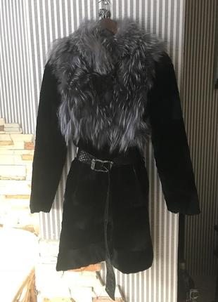 Шуба с мехом чернобурки