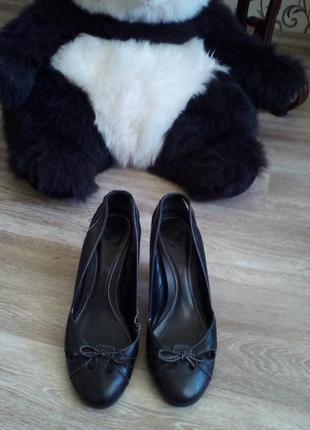 Чорні шкіряні туфлі 38