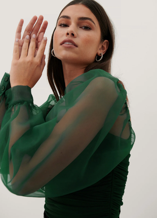 Ефектний смарагдовий джемпер з органзою і об'ємними рукавами /светр в стилі zara