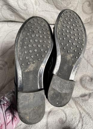 Лаковые туфли на шнурках на низком ходу.7 фото