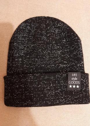 Шапка с серебристою ниткою