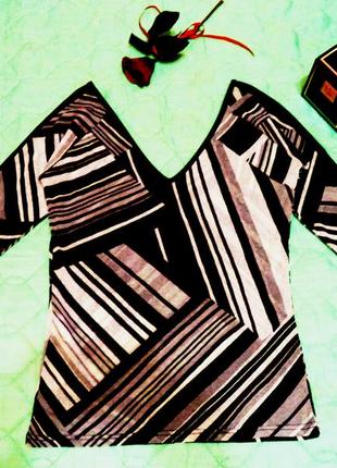 Блуза с а-образными вырезами в обтяжку4 фото