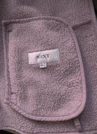 Классная курточка на меху, на кнопках, розово-серого цвета  next4 фото