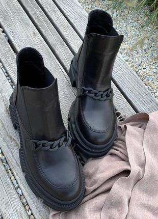 Шкіряні чорні жіночі деиісезонні/ зимові черевики челсі з ланцюгом на грубій ьракторній підошві з протекторами  36 37 38 39 40 41 розмір