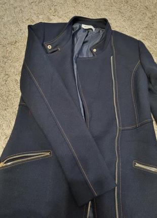 Пальто класичного стилю, без недоліків,темно синього кольору3 фото