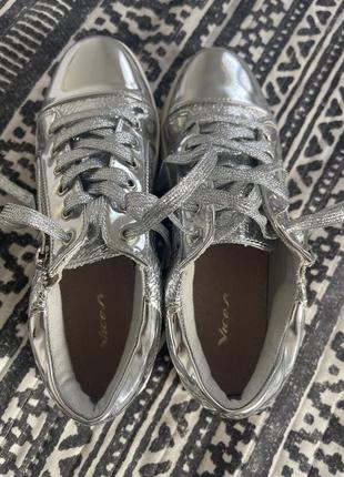 Нові срібні кросівки ( кеди) 38 р3 фото