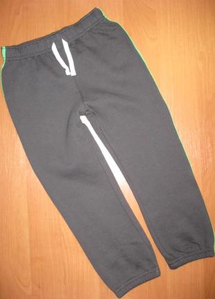Спортивные штаны "carters" размер 4 года.