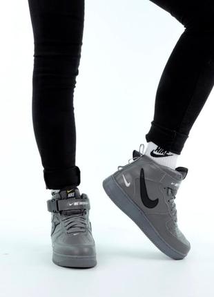 Женские высокие кожаные кроссовки с мехом nike air force winter mid grey#найк6 фото
