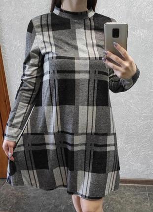 Плаття в клітинку