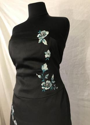 Bay платье в японском стиле атласное сатиновое под шёлк чёрное с вышивкой цветов5 фото