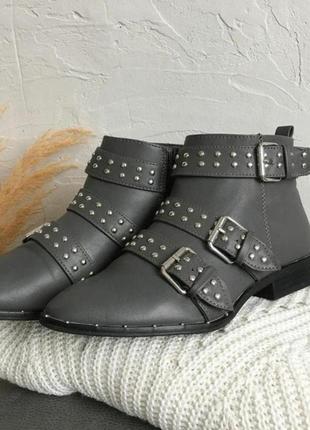 Круті черевики челсі з закльопками пряжками сірі primark4 фото