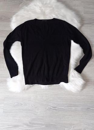 Чорний светер джемпер