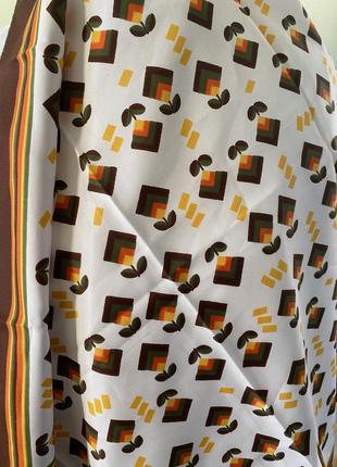 Яскрава хустка