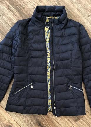 Красива легка курточка