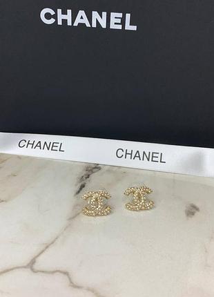 Стильні брендові сережки з перлинами у формі логотипу, позолота, люкс якість!