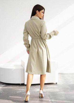 Оливковое вельветовое платье-рубашка с длинными рукавами2 фото