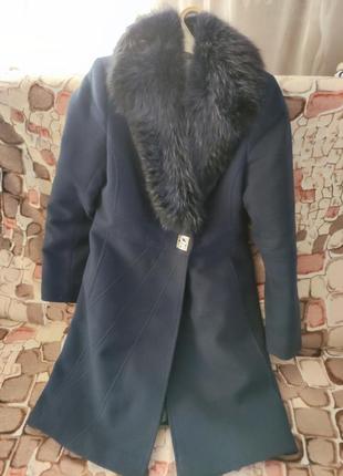 Кашемировое пальто с мехом чернобурки4 фото