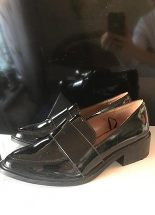 Лаковые лоферы amp h&m