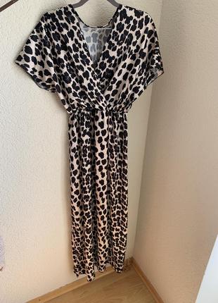 Розкішна леопардова сукня