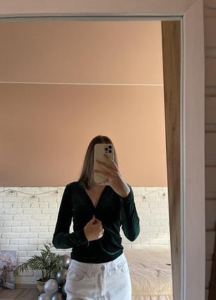 Кофтинка з вирізом