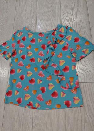 Нежная футболка, блуза next в разноцветные сердечки с вертикальной оборкой 46-485 фото
