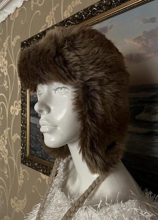 Очень красивая и стильная брендовая меховая шапка.2 фото