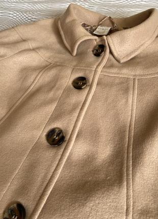 Пальто пісочного відтінку від damart