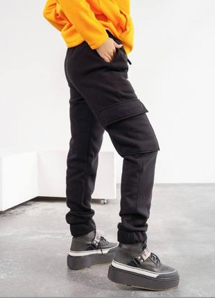 Тёплые спортивные брюки штаны карго на флисе с карманами 3 цвета9 фото