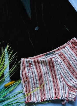 Стильні щільні шорти від zara