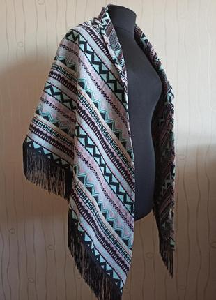 Шарф палантин хустка з етнічними мотивами та бахромою
