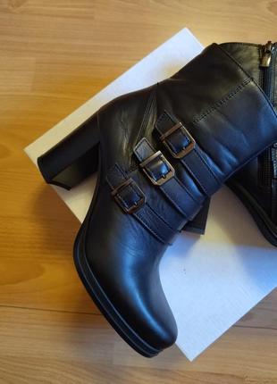 Шкіряні утеплені ботильйони,чоботи,чобітки з натуральної шкіри,середні широкі підбори,lasocki