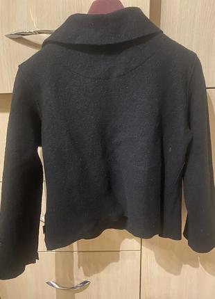 Шикарный шерстяной свитер с брошкой2 фото