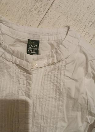 Дві білі нарядні блузи на дівчинку на 3-4 роки4 фото