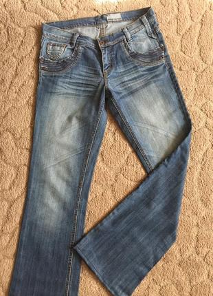 Классные джинсы жен с потёртостью раз s(36)