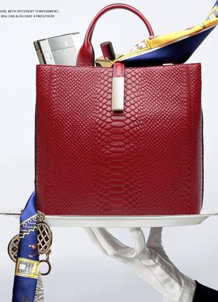 Жіноча шкіряна велика червона сумка з принтом рептилії2 фото