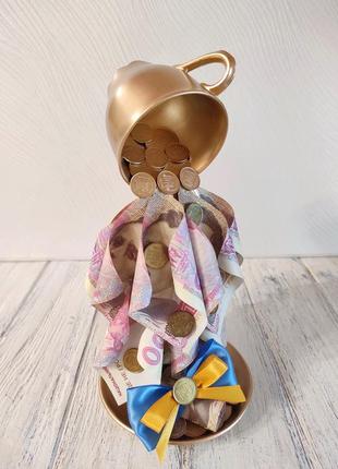 Сувенир статуэтка парящая чашка с золотым напылением и 100 гривнами ручная работа хенд мейд подарок1 фото
