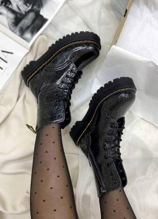 Красивейшие женские ботинки dr. martens jadon galaxy logo чёрные с блёстками