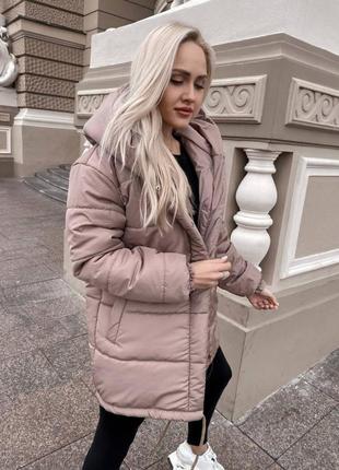 Зимова жіноча куртка