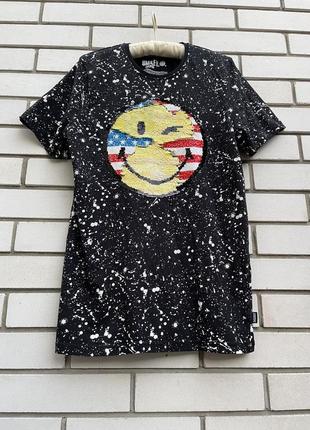 Чорна футболка з двосторонніми паєтками the smiley company
