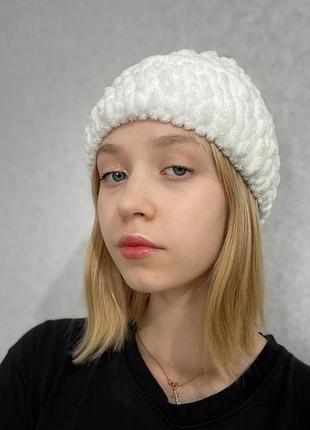 В'язана шапка alize puffy плюшева, біла