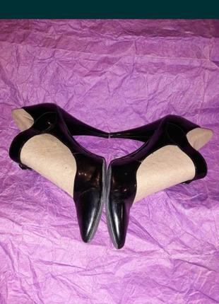Туфли cario pazolini кожаные лаковые на каблуке шпильке 36 босаножки2 фото