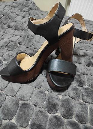 Босоніжки чорні